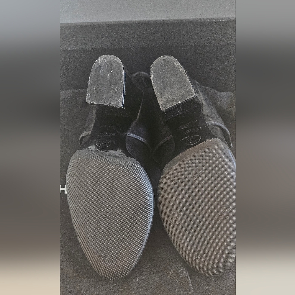 CHANEL Black Leather & Patent Cap Toe CC Mary Janes - Picture 3 of 4